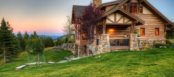 Half Hitch Chalet- Luxury Ski-In/ Ski-Out Avail Feb 10th-15th!