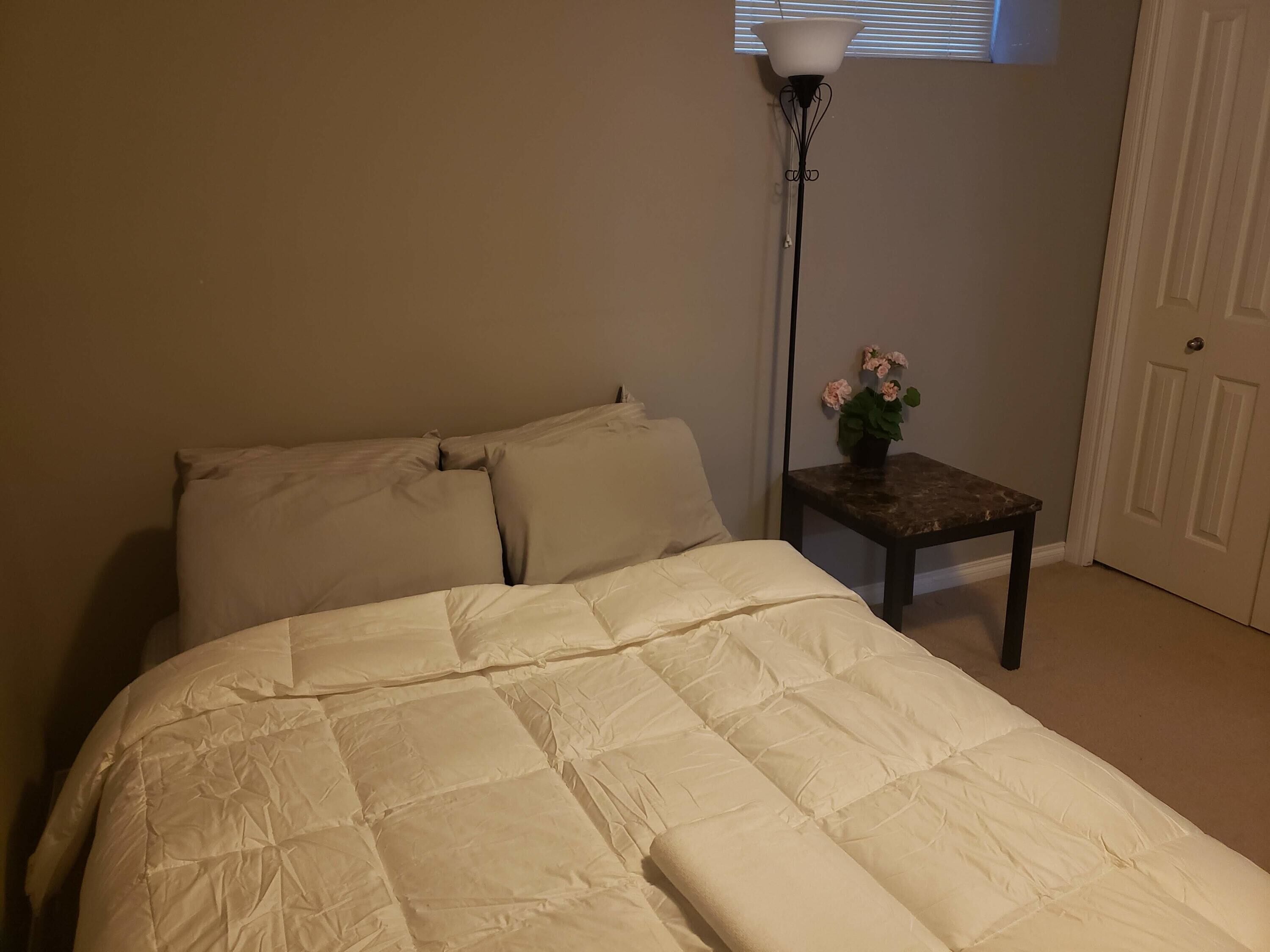 2 habitaciones, tabla de planchar con plancha, wifi y ropa de cama 