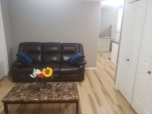 2BR Apt Ideal for Long Stays,  with Driveway Parking