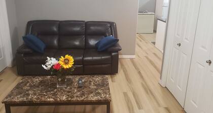 2BR Apt Ideal for Long Stays, with Driveway Parking