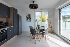 Kühlschrank, Mikrowelle, Ofen, Geschirrspüler