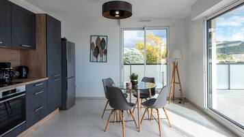 Fridge, microwave, oven, stovetop