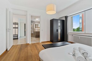 2 habitaciones, escritorio, tabla de planchar con plancha y wifi 