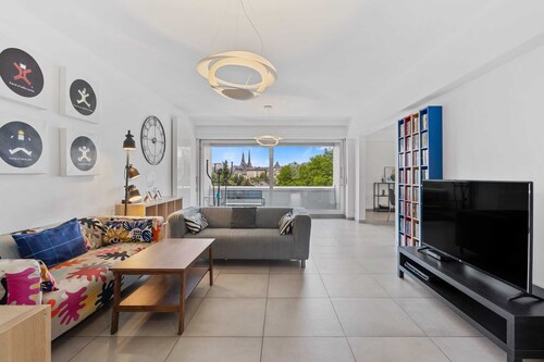 Bright 2-Bed Apartment in Central Gare