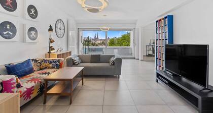 Bright 2-Bed Apartment in Central Gare