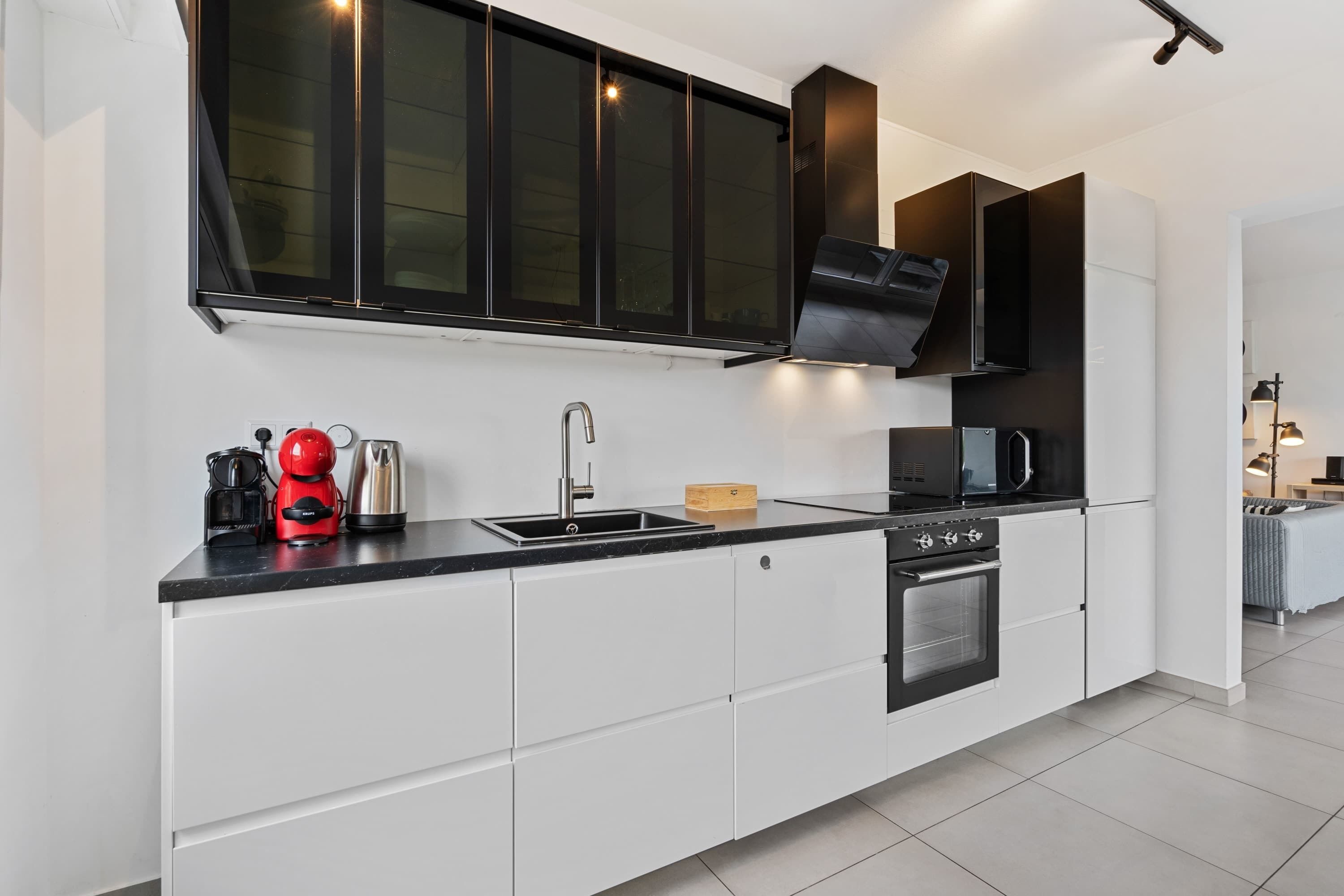 Refrigerador, microondas, horno, placa de cocina