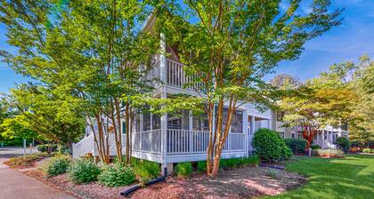 Sea Colony condo near golf with pool, sauna, hot tub, fitness room & tennis