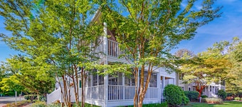 Sea Colony condo near golf with pool, sauna, hot tub, fitness room & tennis