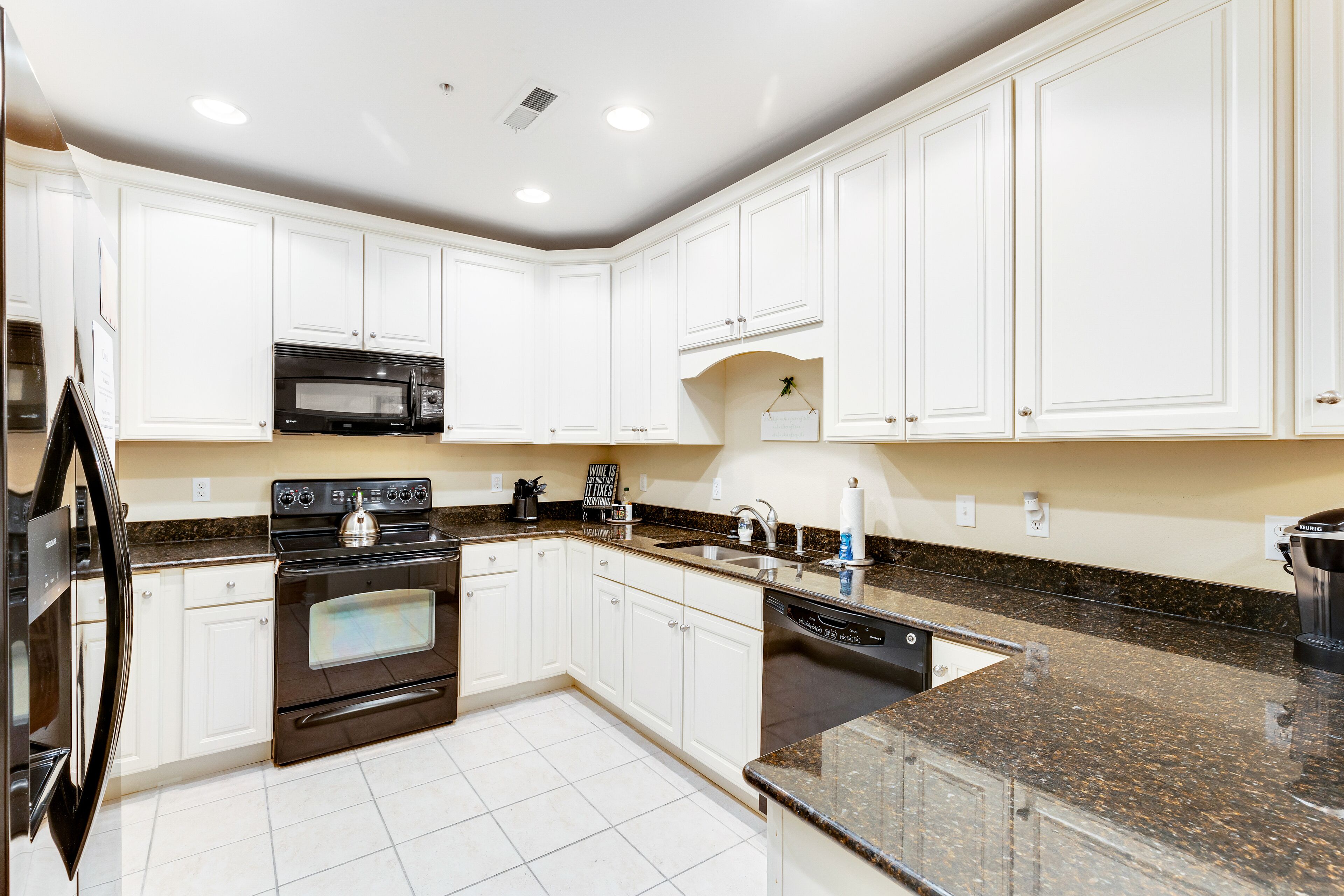 Charming condo near the pool with shared hot tub, tennis, and more