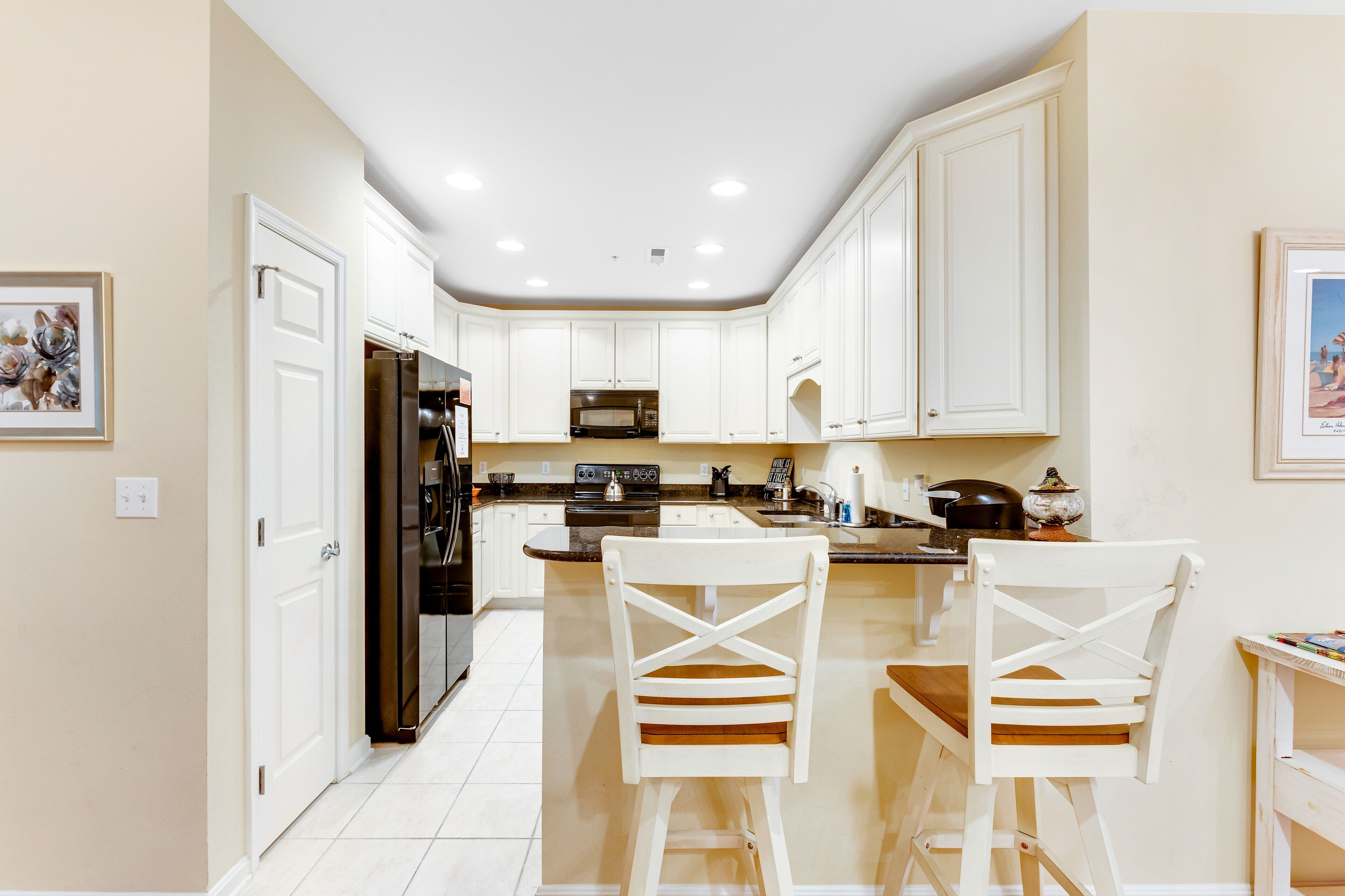 Charming condo near the pool with shared hot tub, tennis, and more