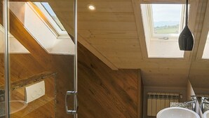 Departamento Deluxe (8) | Baño | Regadera, toallas, papel de baño