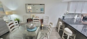 Dining - Beachview 114 2br2b-across from the beach (South Padre Island)