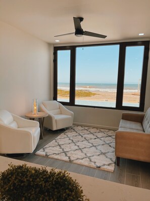 Interior - Elegant beach front Villa with pool, single unit (La Ceiba)