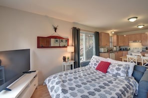 1 bedroom, desk, iron/ironing board, travel cot