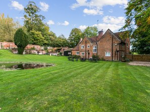 Exterior - Secluded Mansion Retreat - Expansive Private Oasis - Pass the Keys (Burnham)