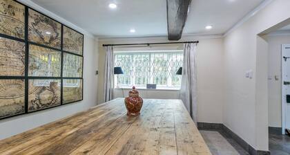 Secluded Mansion Retreat - Expansive Private Oasis