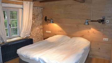 6 bedrooms, free WiFi, bed sheets