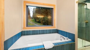 Combined shower/tub, jetted tub, hair dryer, towels - Rustic Ski-In/Ski-Out Townhome- Private Hot Tub, Game Room, Heated 2 Car Garage (Whitefish)