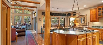Rustic Ski-In/Ski-Out Townhome- Private Hot Tub, Game Room, Heated 2 Car Garage