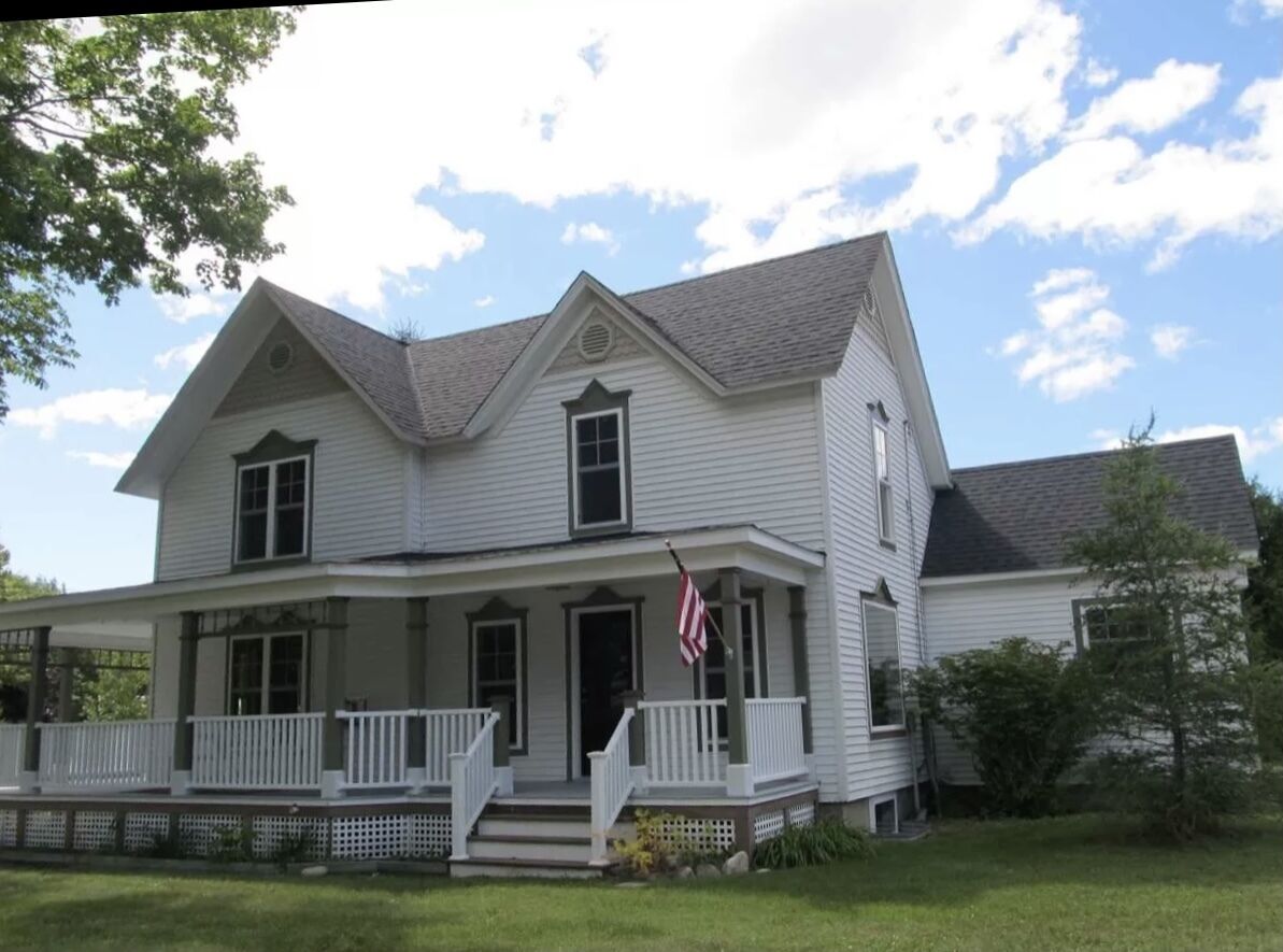 Perfect 5 star Harbor Springs home, short walk to beach / town. 5Mi to slopes!