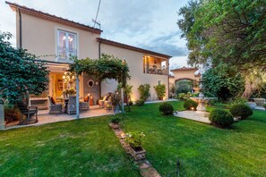 Terrace/patio - VILLA GIANNA, the Secret Interior Designer's Private Retreat with Pool (Montecarlo)