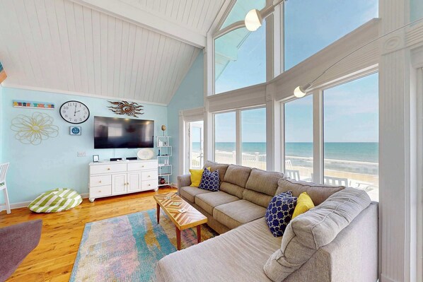 Televisión, reproductor de DVD y oficina 