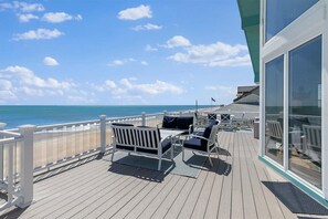 Terrace/patio - Meant to Be, Beach Home with Views & Fire Pit (Ponte Vedra Beach)