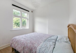 1 habitación, wifi y ropa de cama