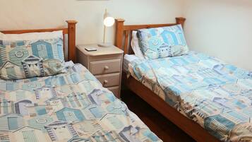 2 chambres, fer et planche à repasser, Wi-Fi, draps fournis