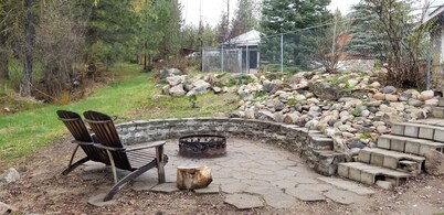 Snow Springs Pool House w/ PRIVATE heated, hotsprings pool! 5 bedrooms,Sleeps 15