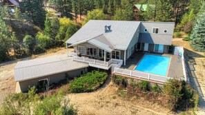 Exterior - Snow Springs Pool House w/ PRIVATE heated, hotsprings pool! 5 bedrooms,Sleeps 15 (Garden valley)