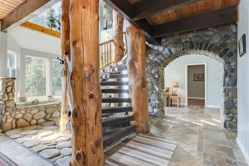 Snow Springs Pool House w/ PRIVATE heated, hotsprings pool! 5 bedrooms,Sleeps 15