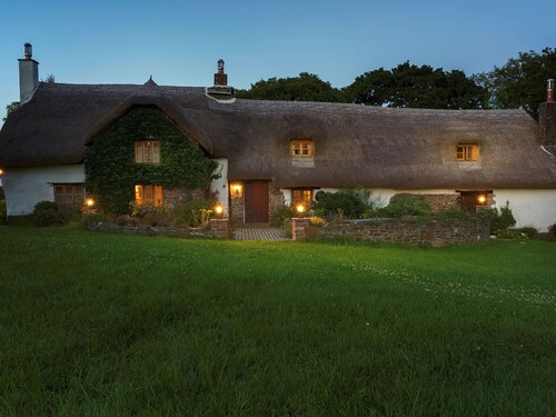 Farmhouse Cottage - C12th Thatched Cottage