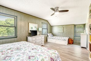 3 bedrooms, iron/ironing board, Internet, bed sheets