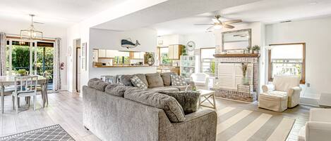 Télévision, lecteur de DVD, livres, vidéothèque