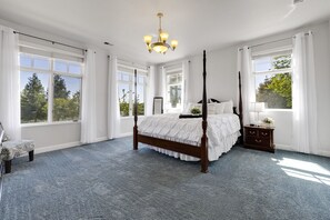 4 habitaciones, tabla de planchar con plancha y cuna de viaje