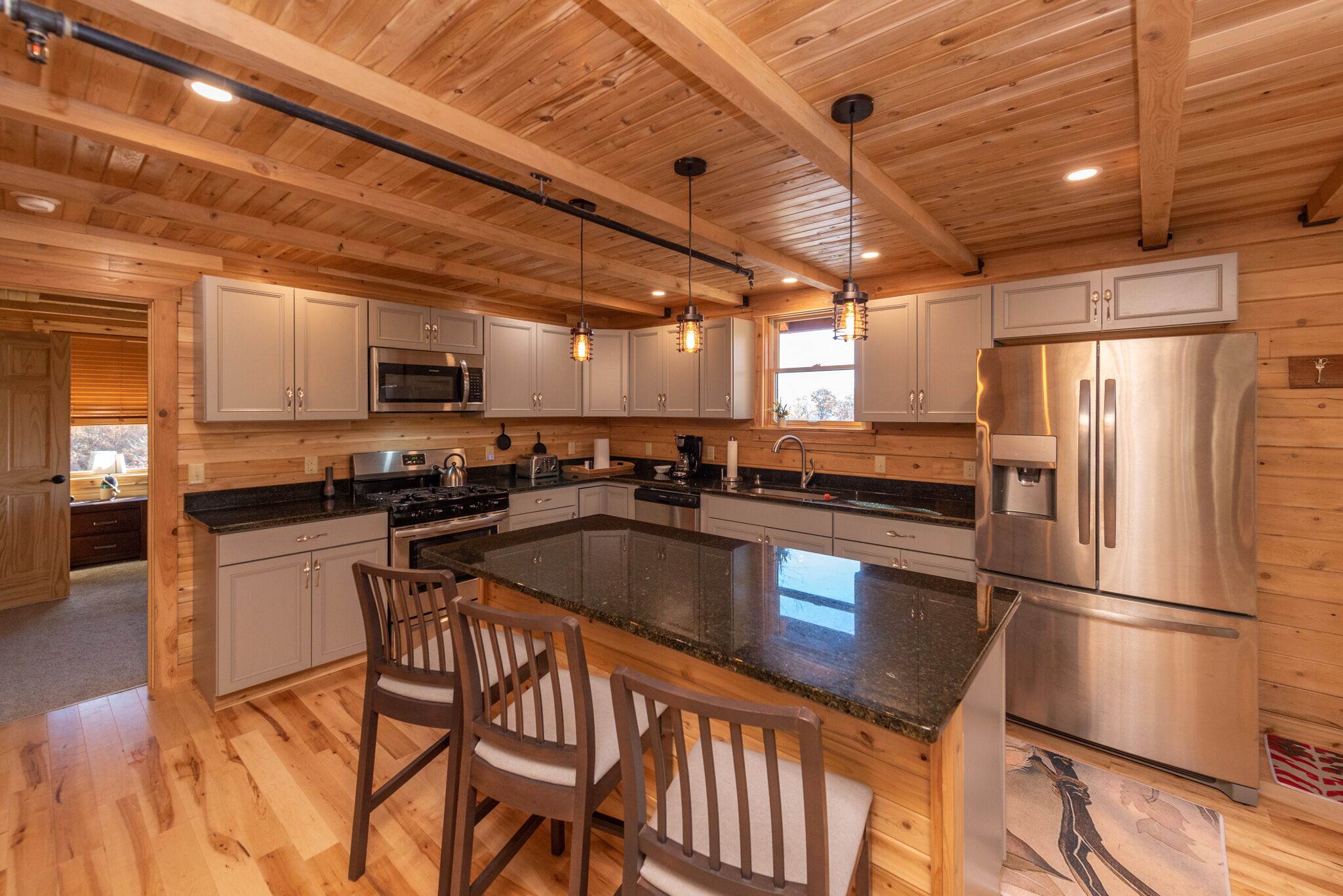 Fernwood Peak: Lake Area, Ski Area, Dogs Welcome, Fireplace, Fire Pit!