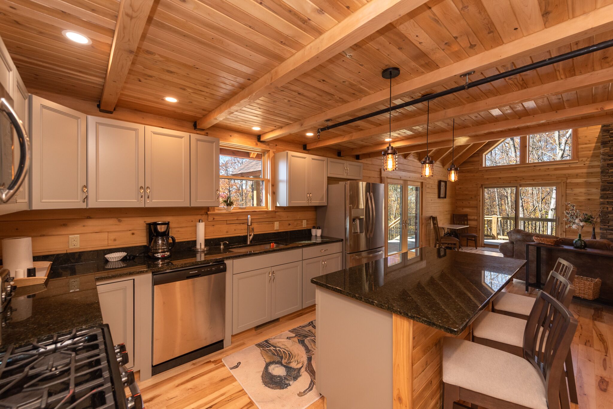 Fernwood Peak: Lake Area, Ski Area, Dogs Welcome, Fireplace, Fire Pit!