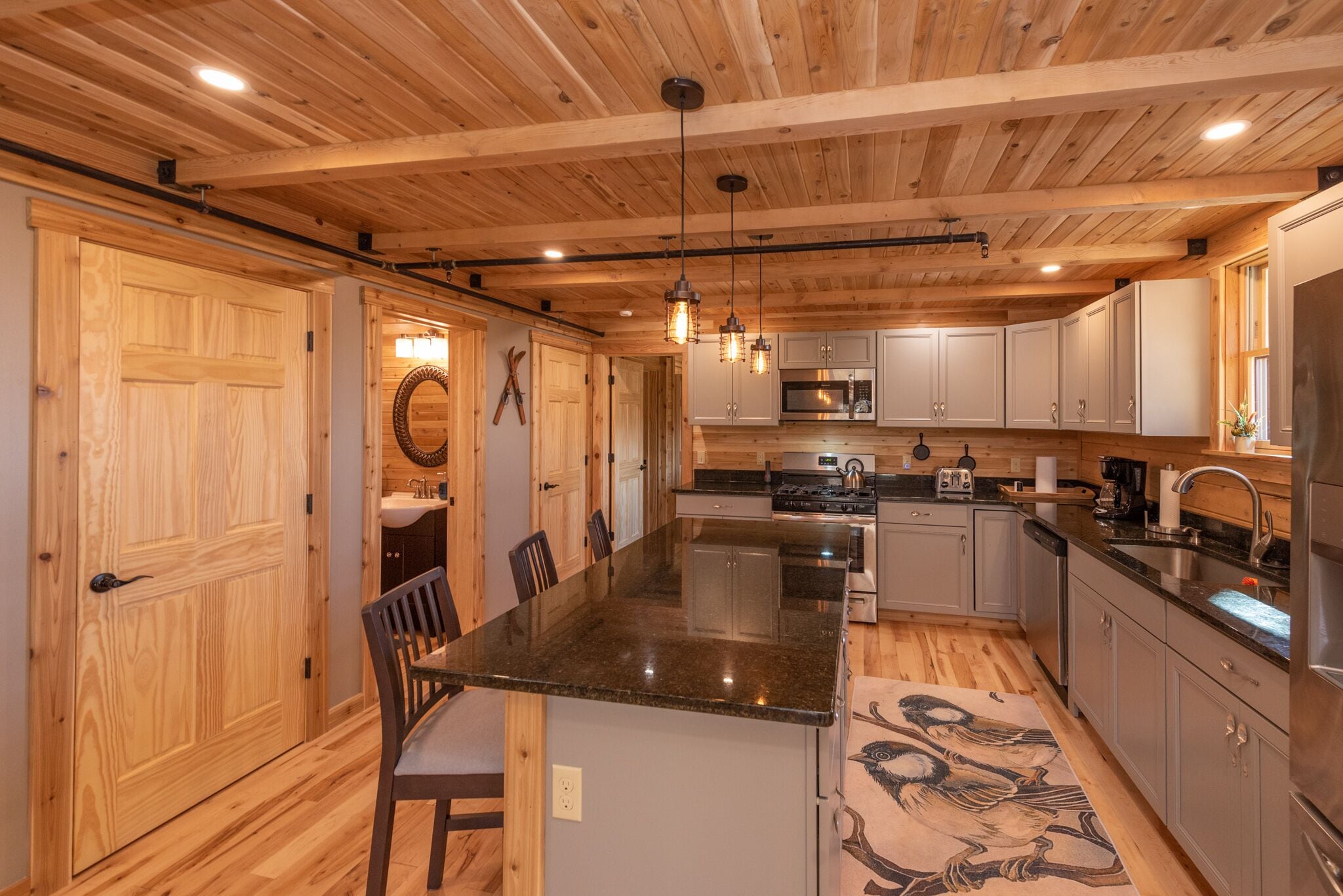 Fernwood Peak: Lake Area, Ski Area, Dogs Welcome, Fireplace, Fire Pit!