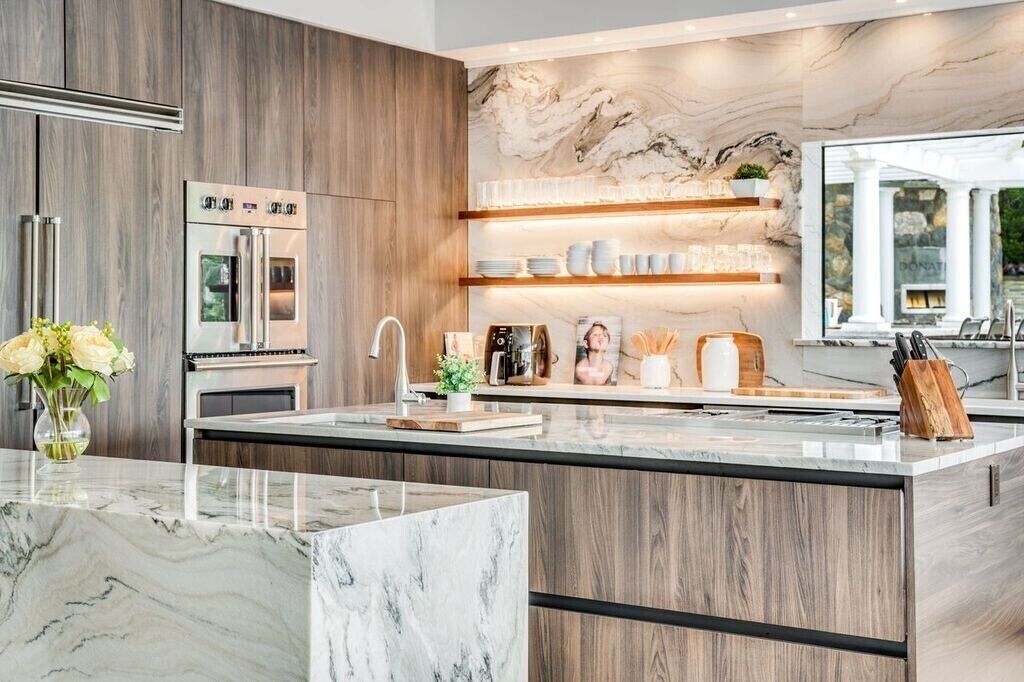 Family Friendly/Direct Waterfront/Chefs indoor & outdoor kitchen/3 fireplaces