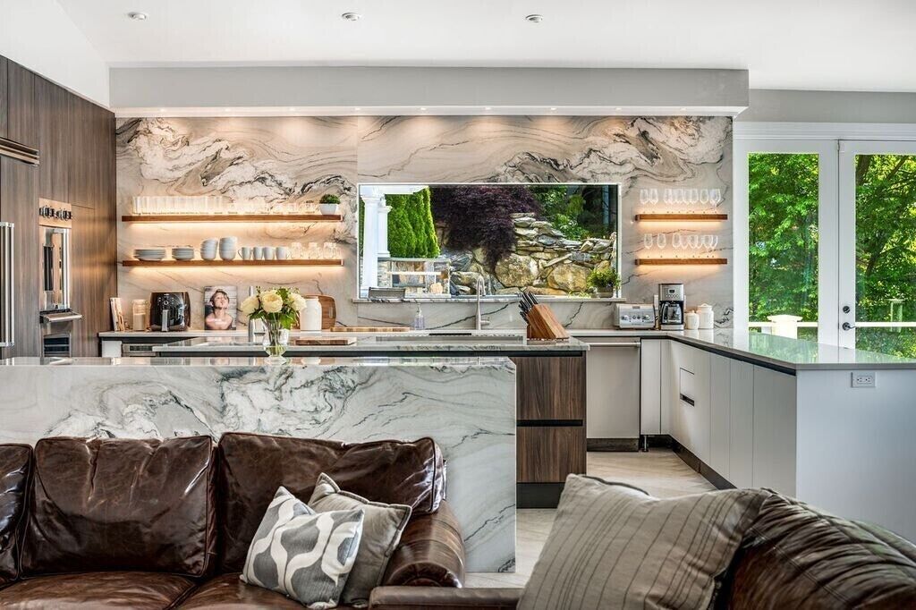 Family Friendly/Direct Waterfront/Chefs indoor & outdoor kitchen/3 fireplaces