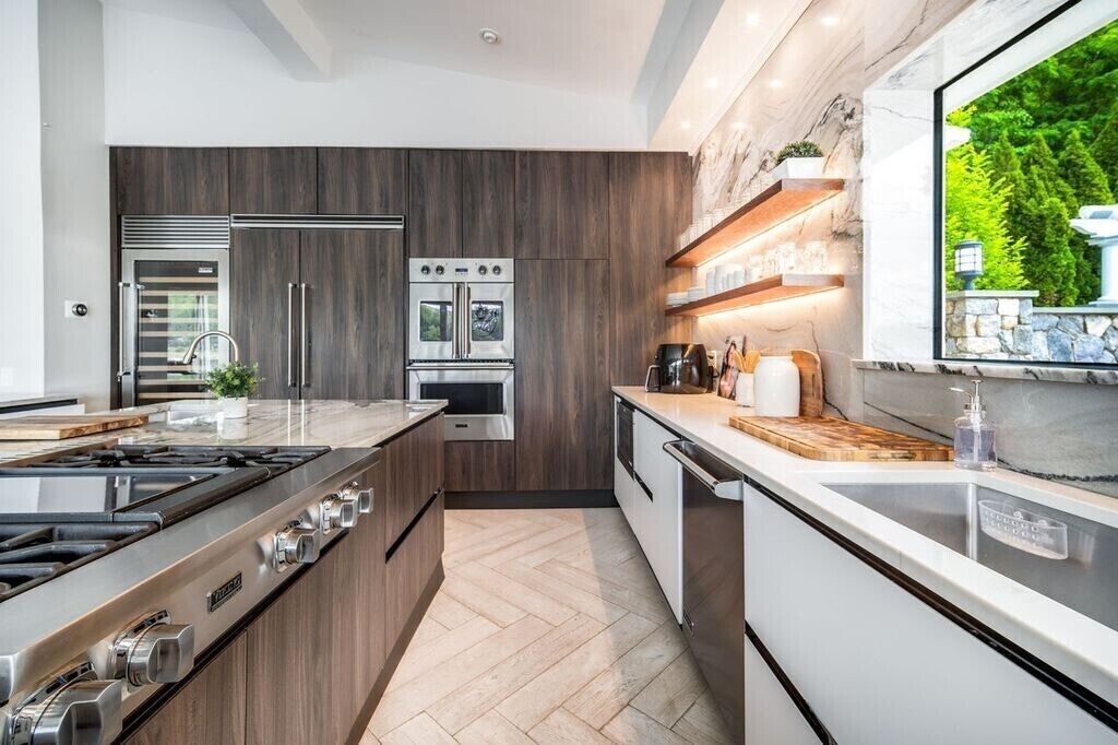 Family Friendly/Direct Waterfront/Chefs indoor & outdoor kitchen/3 fireplaces