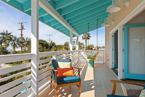 Sunset Suite: Ocean Views, Bright, Balconies, Walkable!