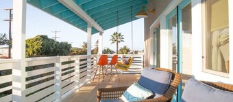 Sunset Suite: Ocean Views, Bright, Balconies, Walkable!