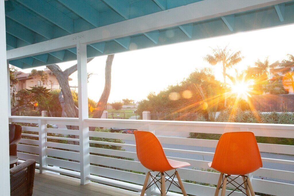 Sunset Suite: Ocean Views, Bright, Balconies, Walkable!