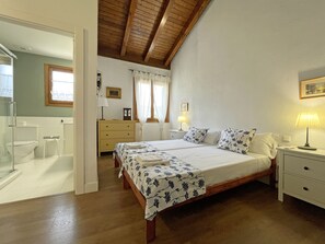 5 Schlafzimmer, Bügeleisen/Bügelbrett, Reisekinderbett, kostenloses WLAN