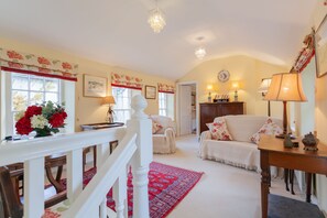 Traditional House, Ensuite, Garden View | Lounge - Carncairn (Ballymena)