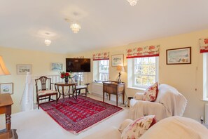 Traditional House, Ensuite, Garden View | Lounge - Carncairn (Ballymena)