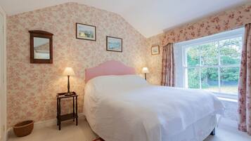 Traditional House, Ensuite, Garden View | 1 bedroom