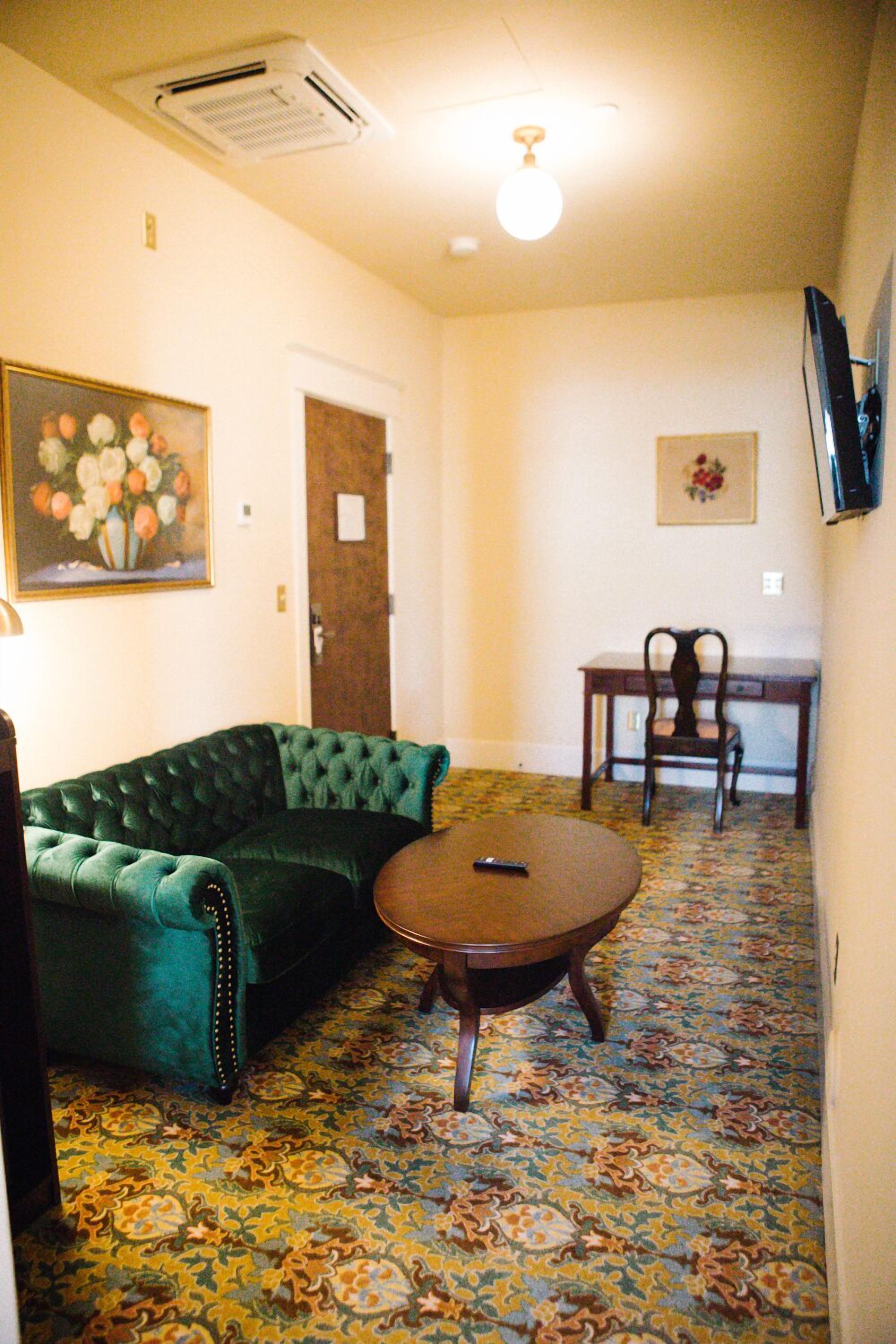 suite, 1 king bed | 1 bedroom, premium bedding, soundproofing, rollaway beds